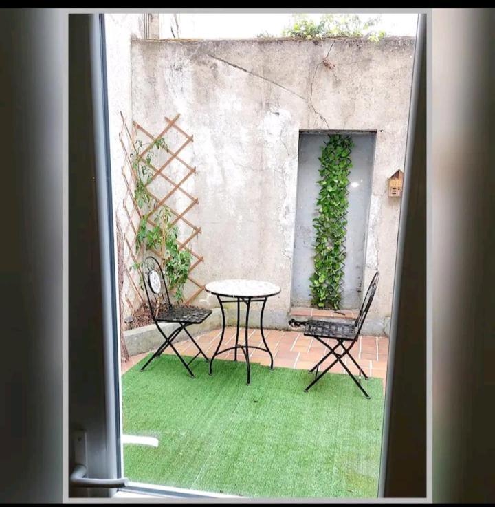 Charmant Deux Pieces Dans Le Vieux Montlucon Bagian luar foto